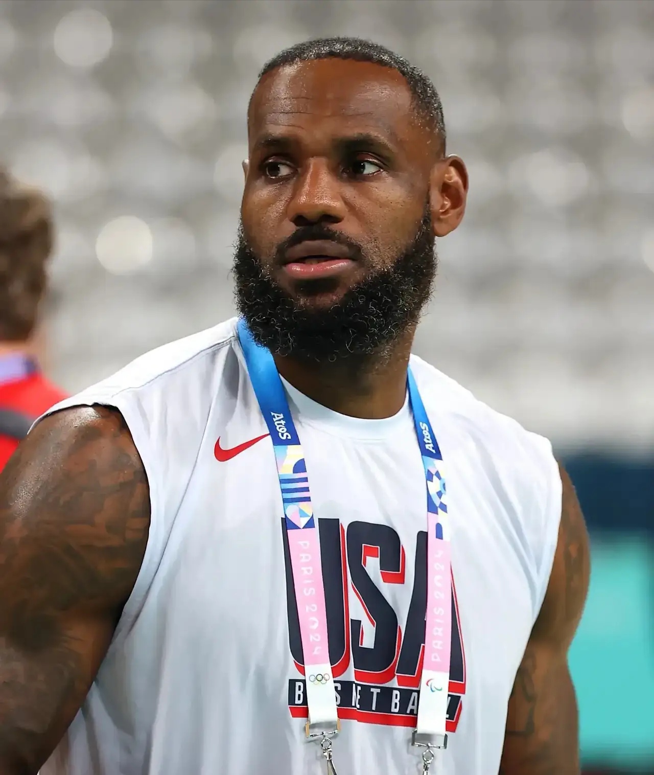 爱游戏体育-关于詹姆斯重返赛场，持续失利首场状态出色，巴黎圣日耳曼观众沸腾！赛场气氛高涨的信息