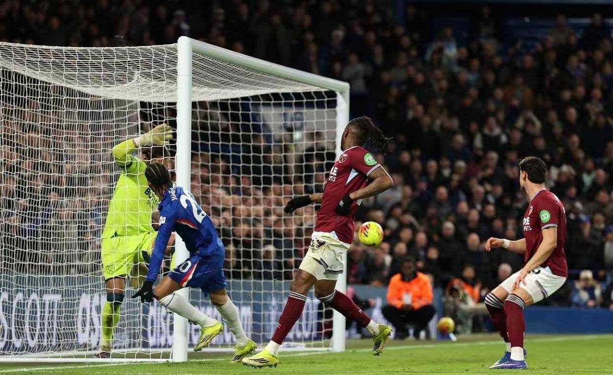 爱游戏- 詹姆斯在切尔西比赛中绝杀,逆转引发热议的是谁 